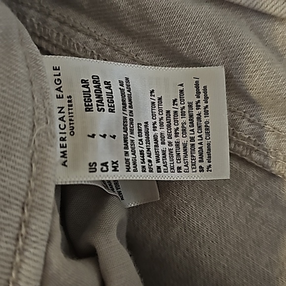 Light grey distressed american eagle jeans size 4, slightly worn. - Picture 4 of 4